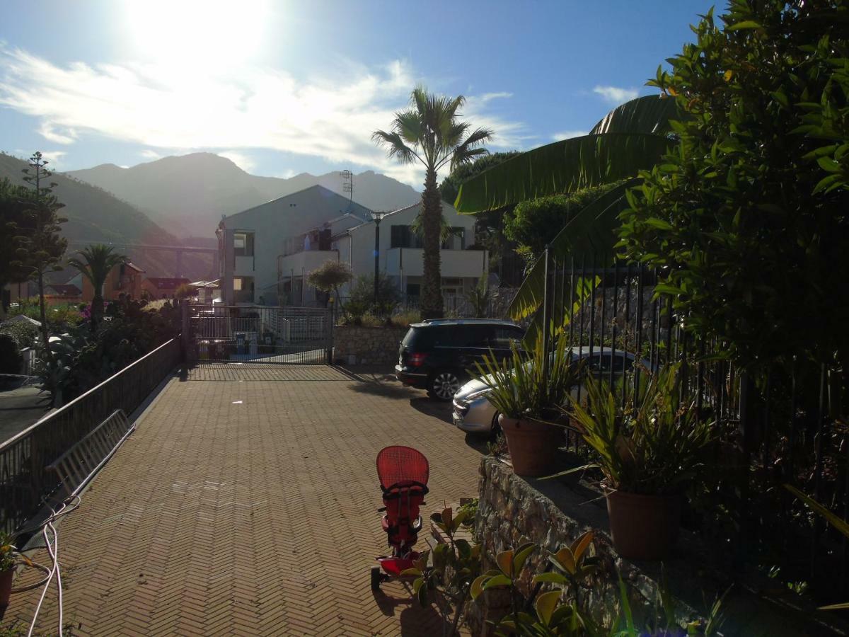 Apartment Aurora & Nicole Ideal Per Biker Con Terazza Vista Mare Parcheggio E Wi-Fi Gratuiti Pietra Ligure Exterior foto
